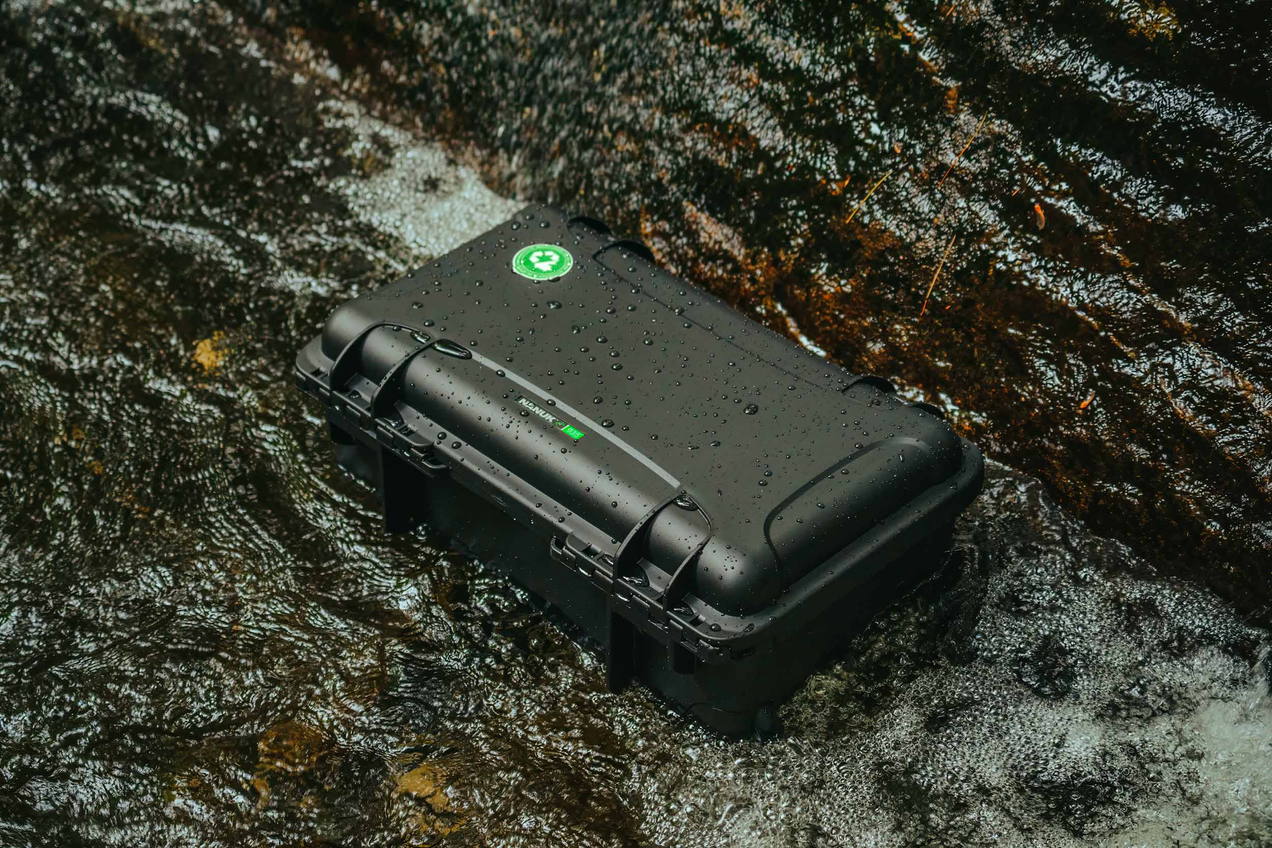 NANUK-R 935 schwimmt im Wasser