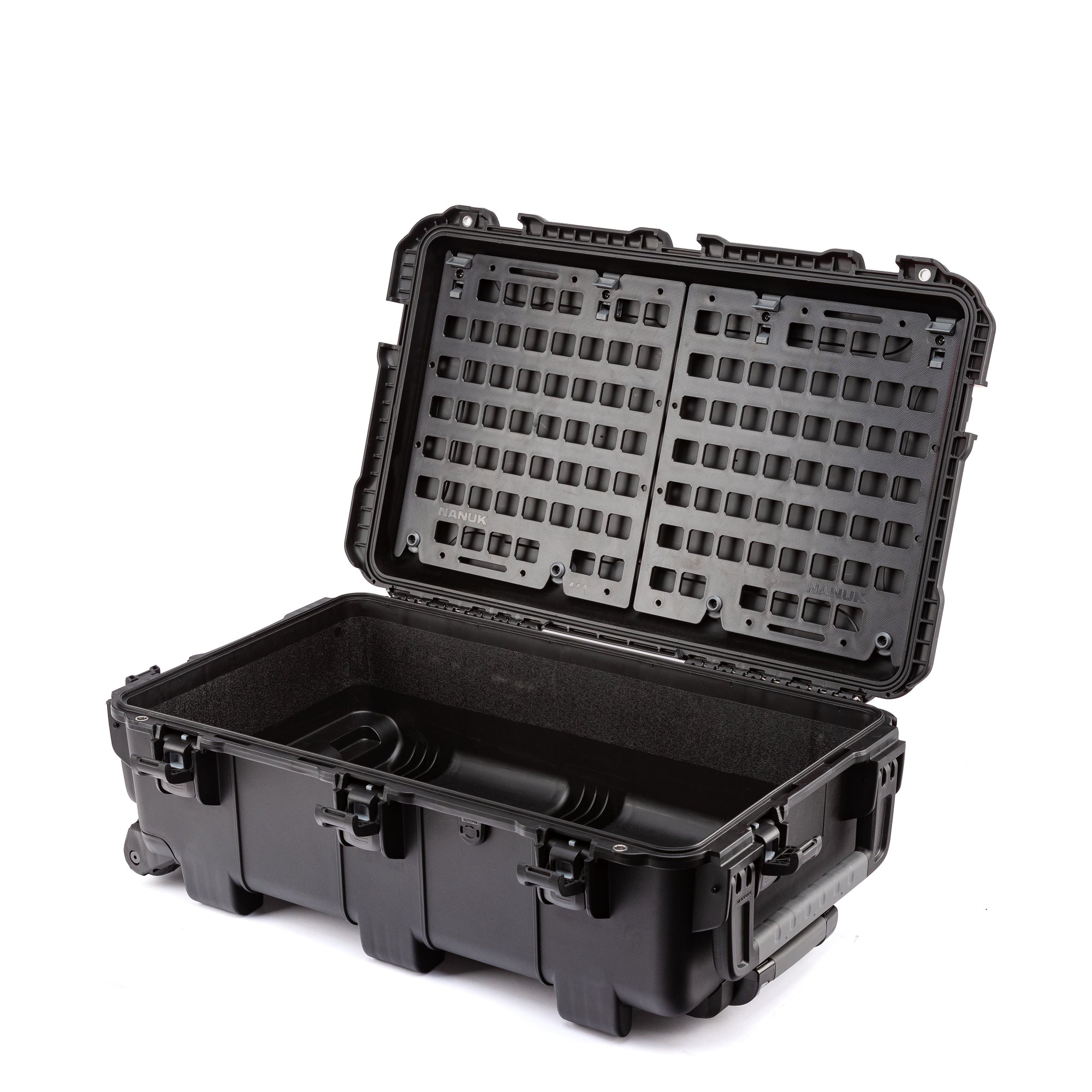 Nanuk 962 Molle System Winkelansicht installiert in einer leeren Nanuk 962 valise 