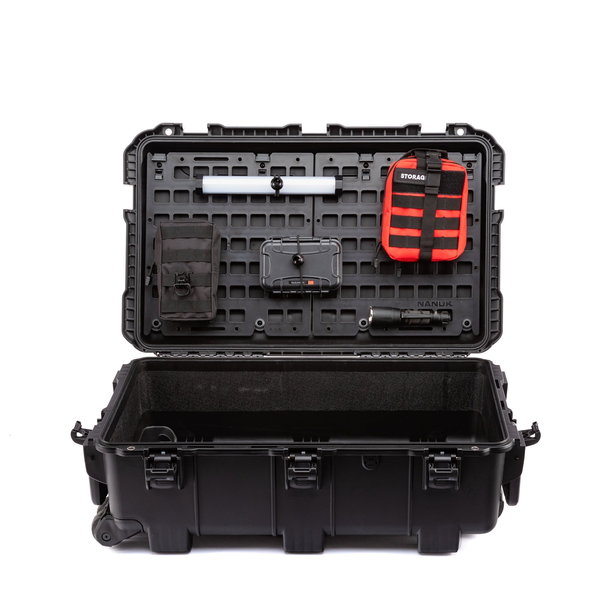 Vorderansicht des Nanuk 962 Molle Systems, installiert in einer Nanuk 962 valise und einer Nanuk 225 valise , die im Deckel befestigt ist.