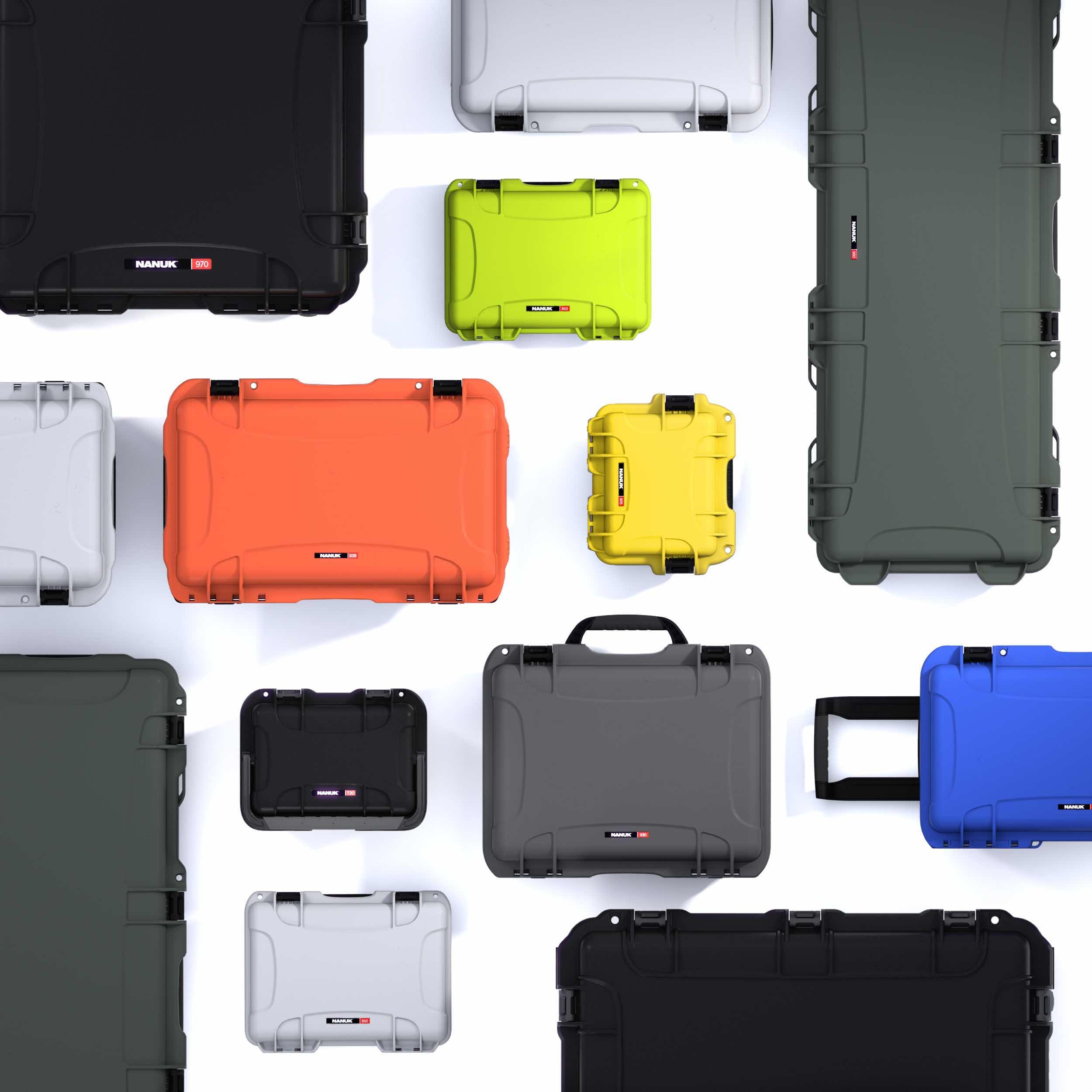 Assortiment de valises rigides NANUK colorées de différentes tailles, présentant une protection polyvalente et durable de l'équipement.